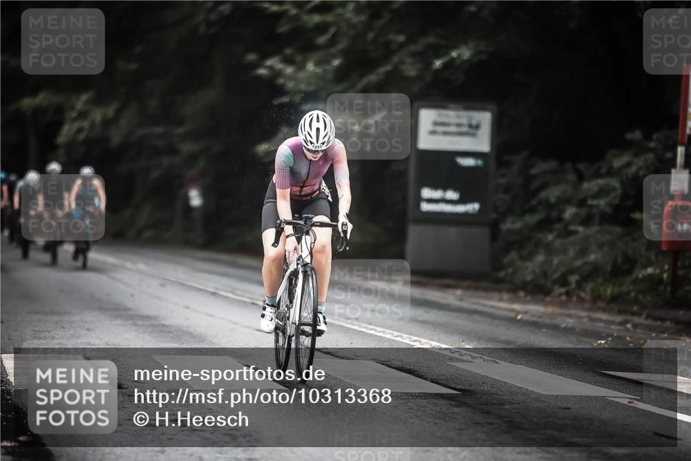 13.09.2026 - Stadtparktriathlon H.Heesch http://msf.ph/oto/10313368 13.09.2026 12:55:11 Radfahren 1076, 1218, 1245, 1251, 1261, 1376 meine-sportfotos.de