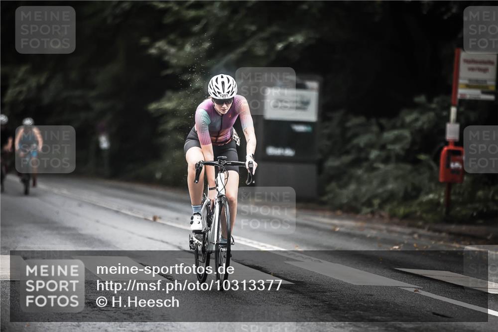 13.09.2026 - Stadtparktriathlon H.Heesch http://msf.ph/oto/10313377 13.09.2026 12:55:11 Radfahren 1076, 1218, 1245, 1251, 1261, 1376 meine-sportfotos.de
