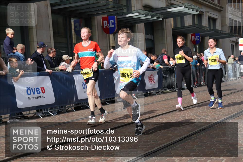 13.09.2026 - 21. swb-Marathon Bremen Strokosch-Dieckow http://msf.ph/oto/10313396 13.09.2026 10:56:09 Ziel 10184, 10211, 10240, 10322, 10356, 10372, 10443, 10670, 10675, 10699, 10844, 11069, 11256, 11280, 11317, 11349, 11407, 11570, 11693, 11795, 11844, 11855, 11871, 11911, 11996, 12452, 12543, 10246, 10298, 10365, 10374, 10690, 10703, 10949, 10957, 10960, 11219, 11782, 11790, 11972, 12061, 12143, 12476, 12484, 13565 meine-sportfotos.de