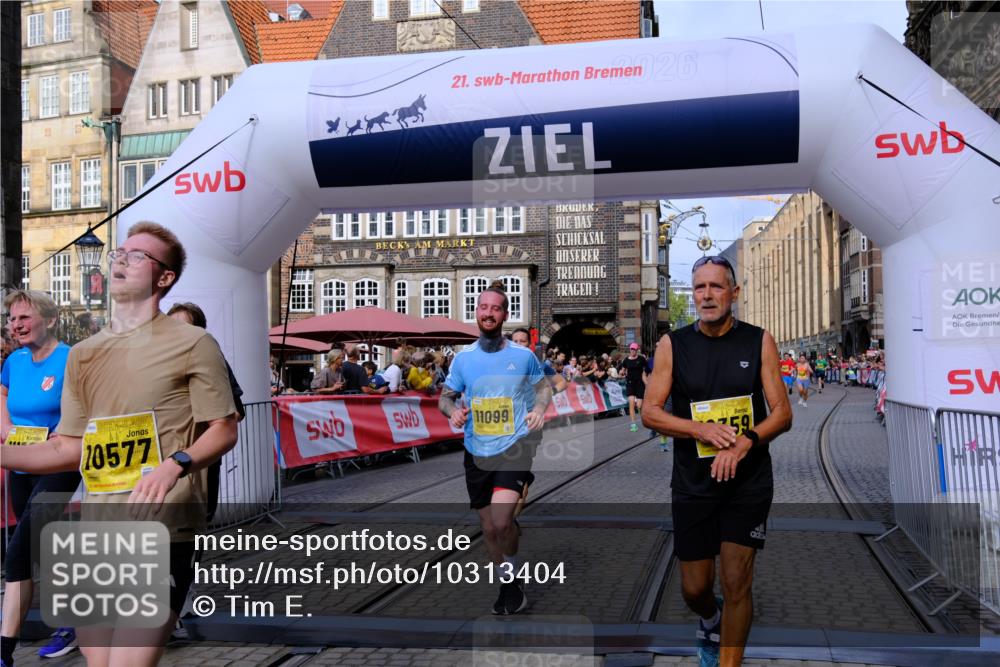 13.09.2026 - 21. swb-Marathon Bremen Tim E. http://msf.ph/oto/10313404 13.09.2026 10:54:37 Ziel 10067, 10359, 10503, 10577, 10631, 10749, 10837, 10884, 10996, 11099, 11118, 11329, 11361, 11476, 11593, 11765, 11843, 11989, 11998, 12265, 12328 meine-sportfotos.de