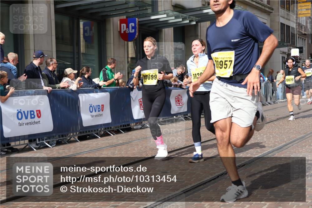 13.09.2026 - 21. swb-Marathon Bremen Strokosch-Dieckow http://msf.ph/oto/10313454 13.09.2026 10:56:10 Ziel 10184, 10211, 10240, 10322, 10356, 10372, 10443, 10670, 10675, 10699, 10721, 10824, 10844, 10936, 11069, 11256, 11280, 11317, 11349, 11407, 11570, 11601, 11693, 11795, 11844, 11855, 11871, 11911, 11996, 12452, 12543, 10246, 10298, 10365, 10374, 10443, 10690, 10699, 10703, 10949, 10957, 10960, 11219, 11280, 11782, 11790, 11972, 12061, 12143, 12476, 12484, 13565 meine-sportfotos.de