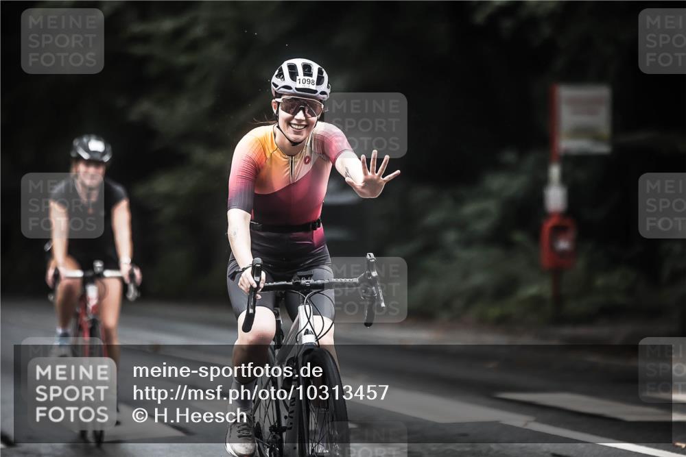 13.09.2026 - Stadtparktriathlon H.Heesch http://msf.ph/oto/10313457 13.09.2026 12:55:21 Radfahren 1072, 1076, 1098, 1129, 1149, 1218, 1250, 1269, 1405 meine-sportfotos.de