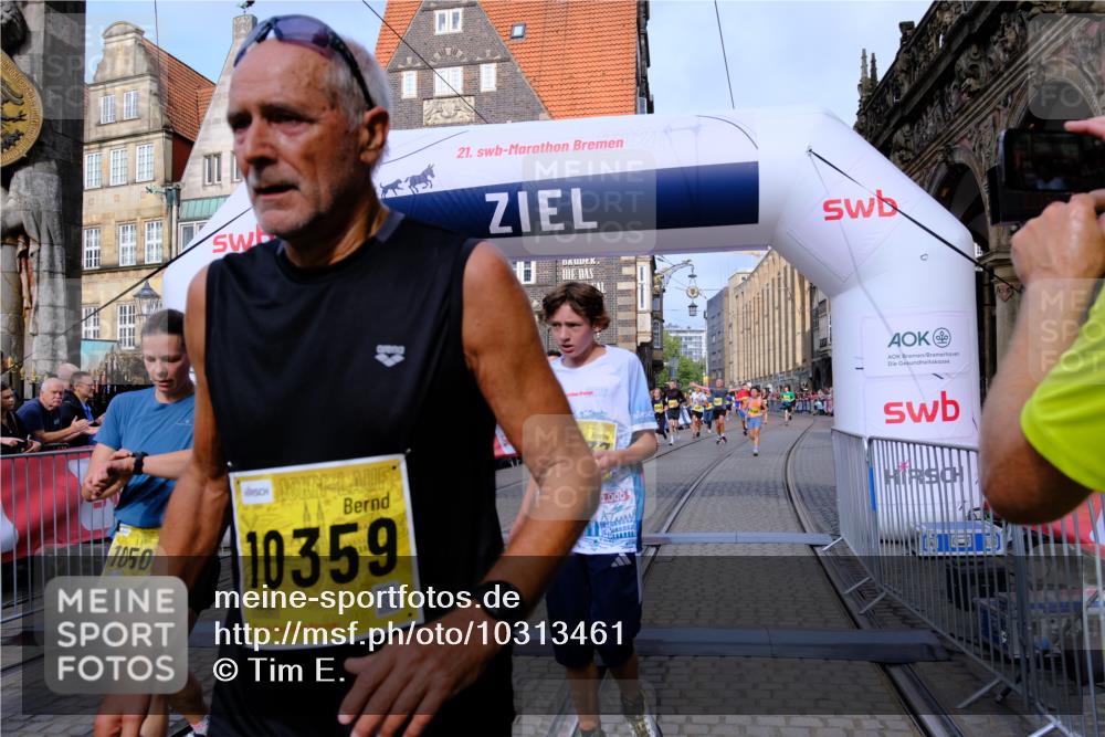 13.09.2026 - 21. swb-Marathon Bremen Tim E. http://msf.ph/oto/10313461 13.09.2026 10:54:40 Ziel 10067, 10146, 10359, 10410, 10503, 10577, 10631, 10749, 10765, 10837, 10884, 10996, 11039, 11099, 11118, 11361, 11476, 11593, 11843, 11989, 12265, 12328, 12467 meine-sportfotos.de