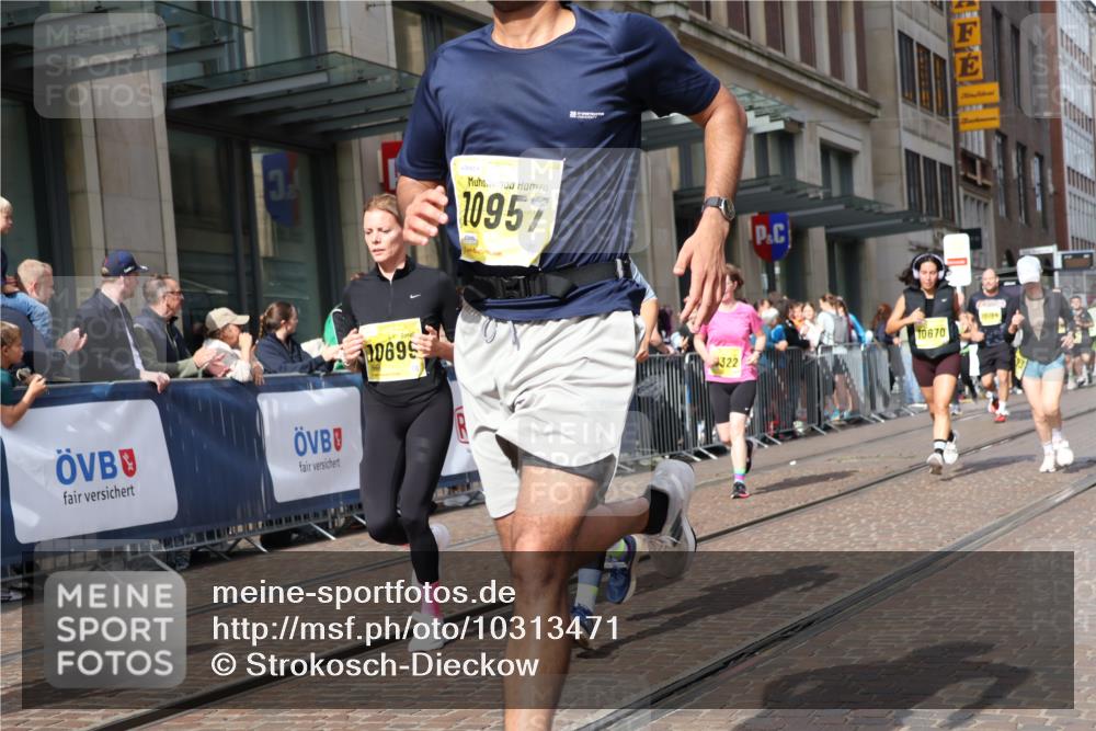 13.09.2026 - 21. swb-Marathon Bremen Strokosch-Dieckow http://msf.ph/oto/10313471 13.09.2026 10:56:10 Ziel 10184, 10211, 10240, 10322, 10356, 10372, 10443, 10670, 10675, 10699, 10721, 10824, 10844, 10936, 11069, 11256, 11280, 11317, 11349, 11407, 11570, 11601, 11693, 11795, 11844, 11855, 11871, 11911, 11996, 12452, 12543, 10246, 10298, 10365, 10374, 10443, 10690, 10699, 10703, 10949, 10957, 10960, 11219, 11280, 11782, 11790, 11972, 12061, 12143, 12476, 12484, 13565 meine-sportfotos.de