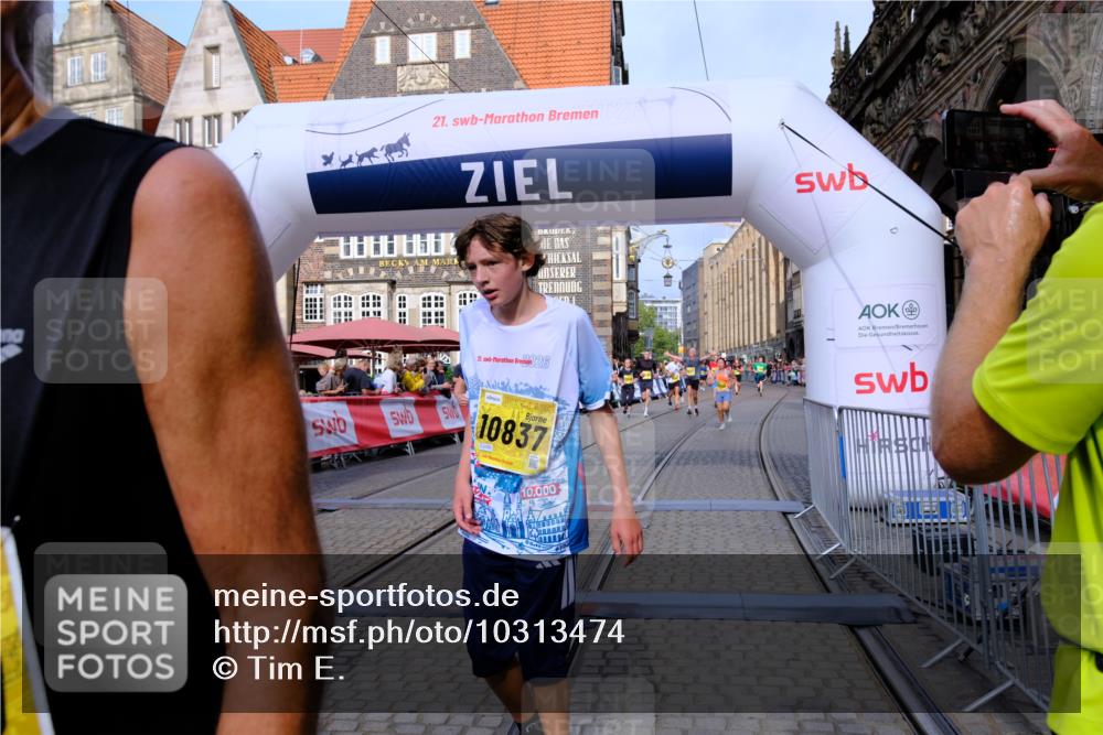 13.09.2026 - 21. swb-Marathon Bremen Tim E. http://msf.ph/oto/10313474 13.09.2026 10:54:40 Ziel 10067, 10146, 10359, 10410, 10503, 10577, 10631, 10749, 10765, 10837, 10884, 10996, 11039, 11099, 11118, 11361, 11476, 11593, 11843, 11989, 12265, 12328, 12467 meine-sportfotos.de