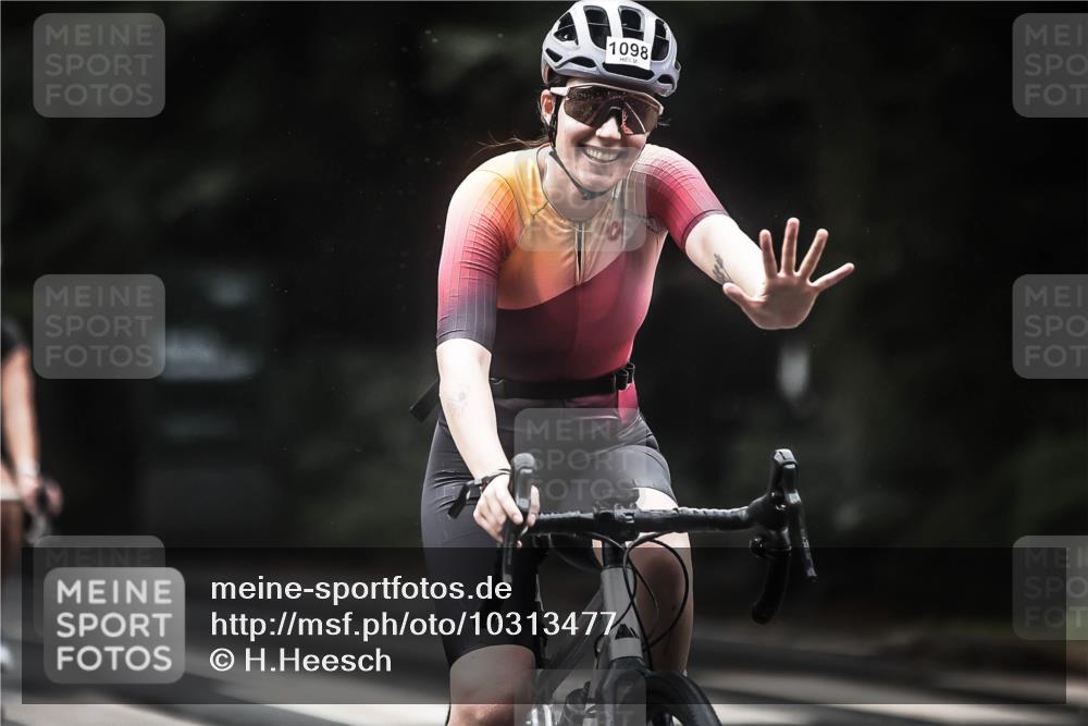 13.09.2026 - Stadtparktriathlon H.Heesch http://msf.ph/oto/10313477 13.09.2026 12:55:22 Radfahren 1072, 1076, 1098, 1129, 1149, 1218, 1250, 1269, 1405 meine-sportfotos.de