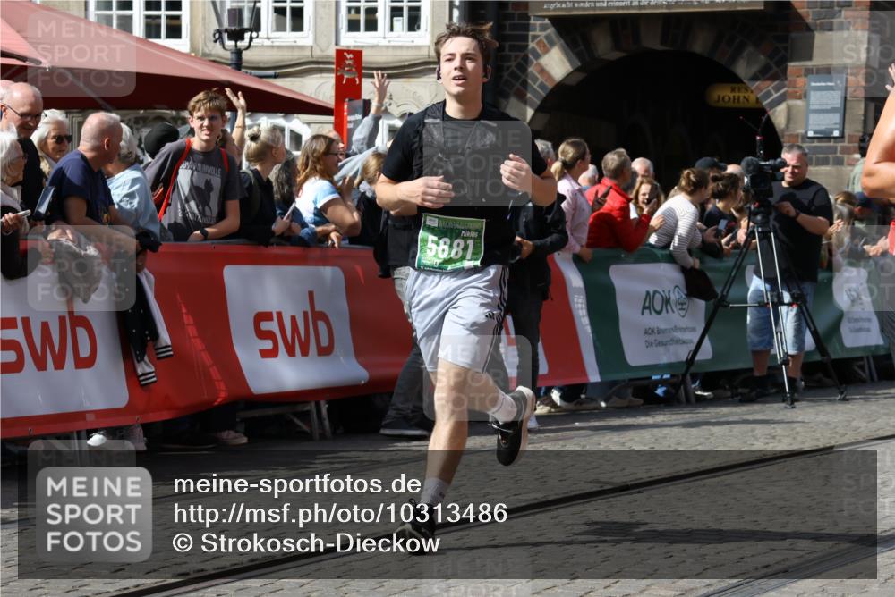 13.09.2026 - 21. swb-Marathon Bremen Strokosch-Dieckow http://msf.ph/oto/10313486 13.09.2026 13:30:48 Ziel 625, 1067, 2265, 2900, 3163, 3164, 3425, 4058, 4206, 4332, 4342, 4415, 4425, 4748, 4757, 5506, 5551, 6134, 6347, 6988, 7253, 7567, 7645, 7821, 8090, 8105, 8116, 8117, 8169, 8314, 8494, 8762, 8878, 8966, 9011, 9015, 9108, 9412, 9695, 9825, 244, 1189, 1479, 2902, 3360, 4251, 5600, 5900, 6307, 7198, 7760, 7798, 8543, 8616, 9290, 9507, 9767, 9937, 9958, 9962, 9976, 13152, 13215 meine-sportfotos.de