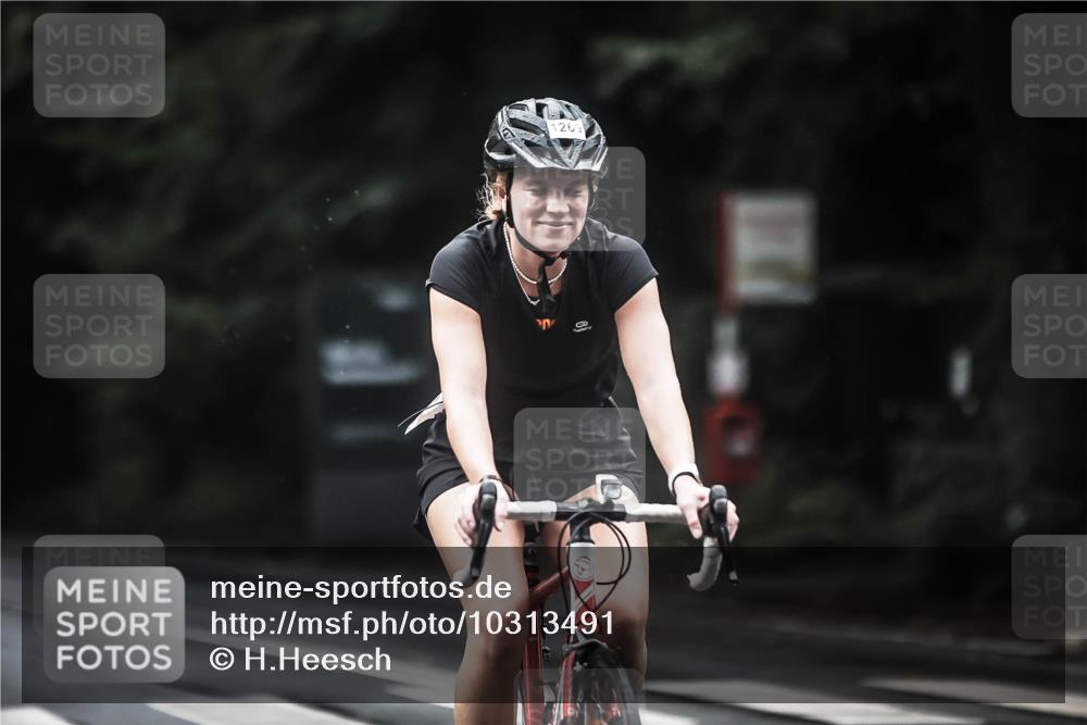 13.09.2026 - Stadtparktriathlon H.Heesch http://msf.ph/oto/10313491 13.09.2026 12:55:22 Radfahren 1072, 1076, 1098, 1129, 1149, 1218, 1250, 1269, 1405 meine-sportfotos.de