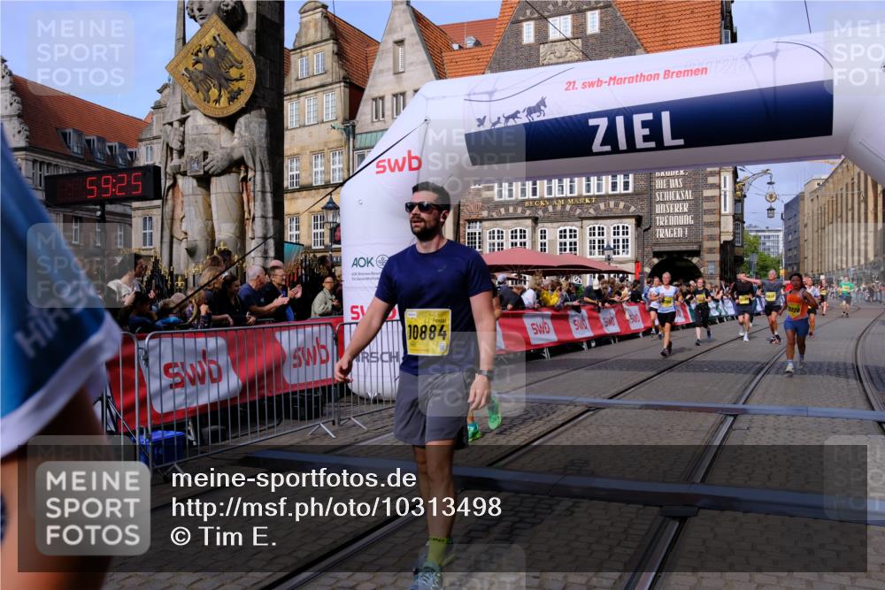 13.09.2026 - 21. swb-Marathon Bremen Tim E. http://msf.ph/oto/10313498 13.09.2026 10:54:42 Ziel 10067, 10146, 10359, 10410, 10503, 10577, 10631, 10749, 10765, 10837, 10884, 11039, 11099, 11118, 11389, 11476, 11593, 11843, 11989, 12265, 12328, 12467 meine-sportfotos.de