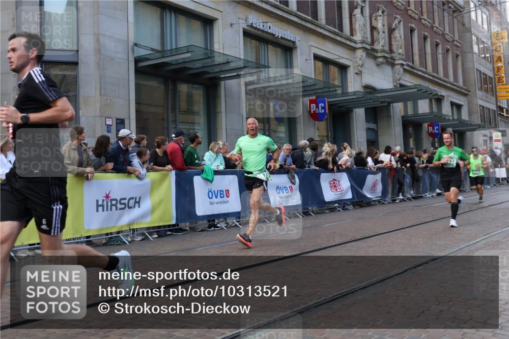 13.09.2026 - 21. swb-Marathon Bremen Strokosch-Dieckow http://msf.ph/oto/10313521 13.09.2026 13:15:25 Ziel 982, 1033, 1445, 2733, 3119, 3346, 3422, 3536, 3689, 3836, 3991, 4212, 4573, 4653, 5474, 5533, 5588, 6162, 6481, 6515, 7203, 7992, 9029, 9122, 9391, 9475, 9777, 13149, 13249, 1664, 3357, 3743, 4111, 4382, 4646, 4663, 4992, 5003, 5149, 5385, 6011, 6351, 6526, 6773, 6902, 7291, 7346, 7432, 7497, 7515, 7717, 7730, 8086, 8254, 8255, 9253, 9338, 9363, 9483, 13137, 13139 meine-sportfotos.de