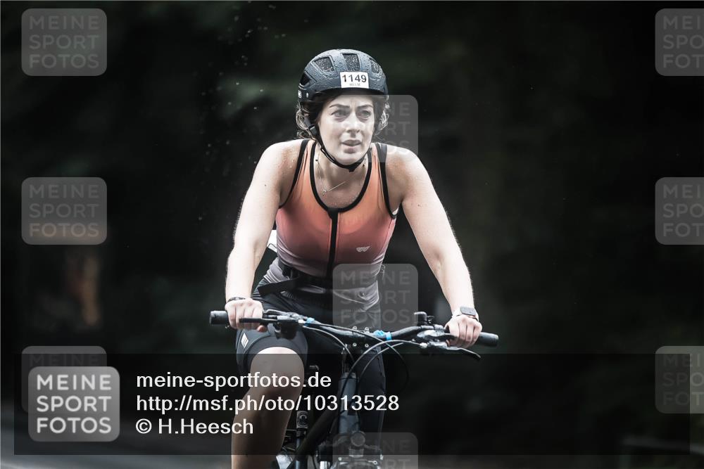 13.09.2026 - Stadtparktriathlon H.Heesch http://msf.ph/oto/10313528 13.09.2026 12:55:27 Radfahren 1098, 1149, 1269 meine-sportfotos.de