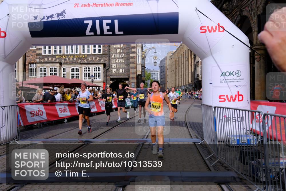 13.09.2026 - 21. swb-Marathon Bremen Tim E. http://msf.ph/oto/10313539 13.09.2026 10:54:43 Ziel 10067, 10146, 10359, 10410, 10503, 10577, 10631, 10749, 10765, 10837, 10884, 11039, 11099, 11118, 11389, 11476, 11593, 11843, 11989, 12038, 12265, 12328, 12467 meine-sportfotos.de