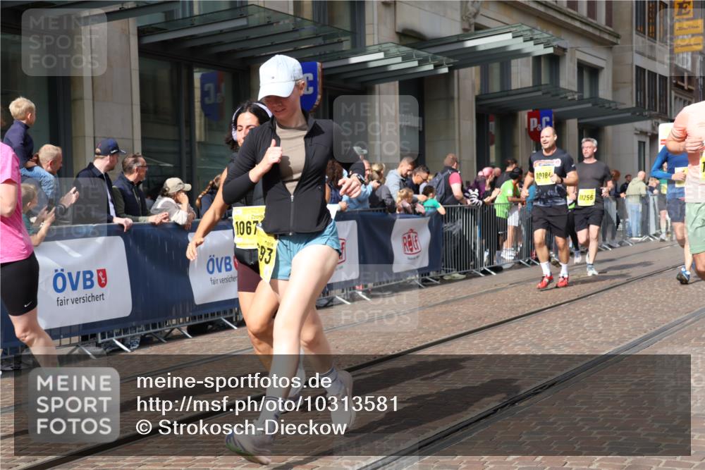 13.09.2026 - 21. swb-Marathon Bremen Strokosch-Dieckow http://msf.ph/oto/10313581 13.09.2026 10:56:13 Ziel 10184, 10211, 10240, 10322, 10356, 10372, 10540, 10670, 10675, 10721, 10824, 10844, 10936, 11064, 11069, 11256, 11317, 11349, 11407, 11474, 11570, 11601, 11795, 11844, 11855, 11871, 11911, 11996, 12543, 10246, 10298, 10365, 10443, 10690, 10699, 10703, 10949, 10957, 10960, 11219, 11280, 11570, 11693, 11782, 11790, 11972, 12061, 12452, 12476, 12484, 13565 meine-sportfotos.de