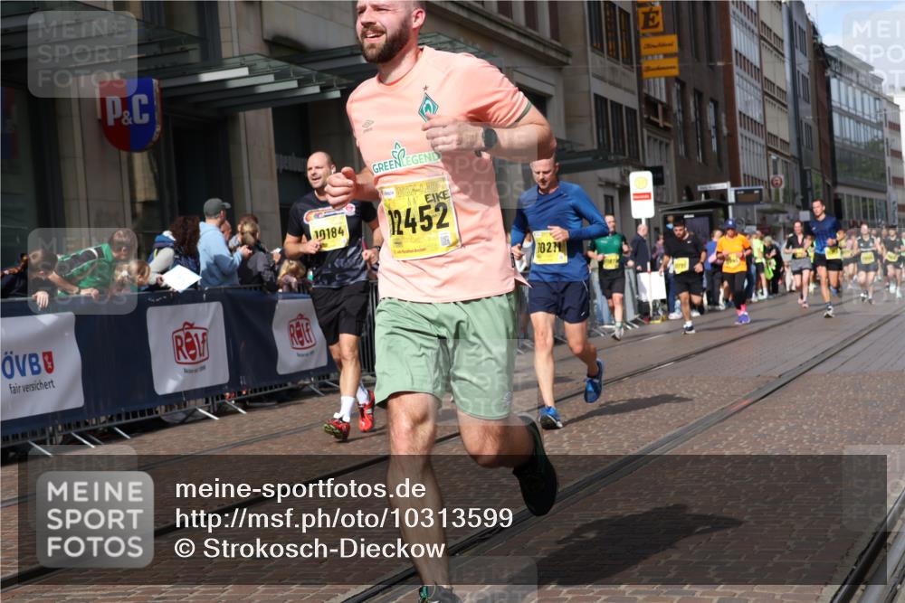 13.09.2026 - 21. swb-Marathon Bremen Strokosch-Dieckow http://msf.ph/oto/10313599 13.09.2026 10:56:14 Ziel 10184, 10211, 10240, 10322, 10356, 10372, 10486, 10540, 10670, 10675, 10721, 10771, 10824, 10844, 10888, 10936, 11064, 11069, 11256, 11317, 11349, 11407, 11474, 11601, 11795, 11844, 11855, 11871, 11911, 11996, 12543, 10246, 10298, 10365, 10443, 10670, 10690, 10699, 10703, 10949, 10957, 10960, 11219, 11280, 11570, 11693, 11782, 11790, 11972, 12061, 12452, 12476, 12484, 13565 meine-sportfotos.de