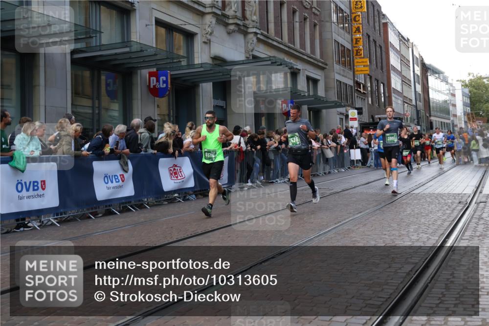 13.09.2026 - 21. swb-Marathon Bremen Strokosch-Dieckow http://msf.ph/oto/10313605 13.09.2026 13:15:27 Ziel 982, 1033, 1445, 2733, 3119, 3346, 3422, 3536, 3689, 3836, 3991, 4212, 4573, 4653, 5474, 5533, 5588, 5913, 6162, 6481, 6515, 7203, 7992, 9029, 9122, 9391, 9475, 9777, 13149, 13249, 1664, 3357, 3743, 4111, 4382, 4646, 4663, 4992, 5003, 5149, 5385, 6011, 6526, 6773, 6902, 7291, 7346, 7432, 7497, 7515, 7717, 7730, 7992, 8086, 8254, 8255, 9253, 9338, 9483, 13137, 13139 meine-sportfotos.de