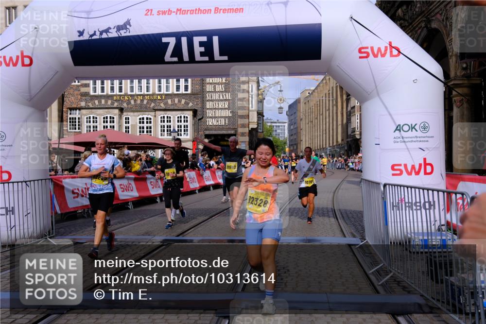 13.09.2026 - 21. swb-Marathon Bremen Tim E. http://msf.ph/oto/10313614 13.09.2026 10:54:45 Ziel 10067, 10146, 10359, 10410, 10503, 10577, 10631, 10749, 10765, 10837, 10884, 11039, 11099, 11118, 11389, 11593, 11843, 12038, 12265, 12328, 12467 meine-sportfotos.de