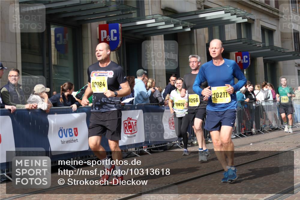 13.09.2026 - 21. swb-Marathon Bremen Strokosch-Dieckow http://msf.ph/oto/10313618 13.09.2026 10:56:15 Ziel 10184, 10211, 10240, 10322, 10356, 10372, 10486, 10540, 10675, 10721, 10771, 10824, 10844, 10888, 10936, 11064, 11069, 11256, 11317, 11349, 11407, 11474, 11601, 11795, 11844, 11855, 11871, 11911, 11996, 12543, 10246, 10298, 10322, 10365, 10443, 10670, 10690, 10699, 10949, 10957, 10960, 11219, 11280, 11570, 11693, 11782, 11790, 11972, 12061, 12452, 12476, 12484, 13565 meine-sportfotos.de