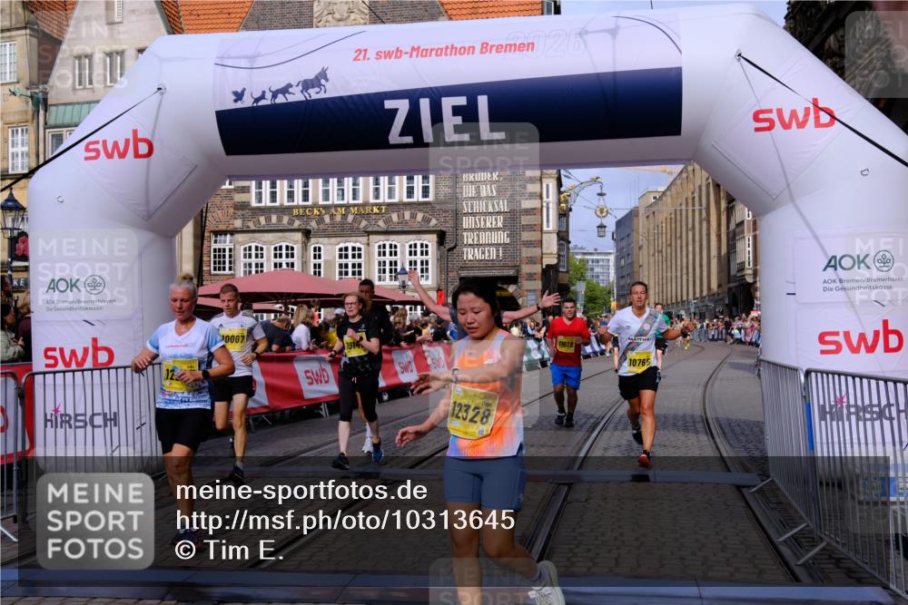 13.09.2026 - 21. swb-Marathon Bremen Tim E. http://msf.ph/oto/10313645 13.09.2026 10:54:45 Ziel 10067, 10146, 10359, 10410, 10503, 10577, 10631, 10749, 10765, 10837, 10884, 11039, 11099, 11118, 11389, 11593, 11843, 12038, 12265, 12328, 12467 meine-sportfotos.de