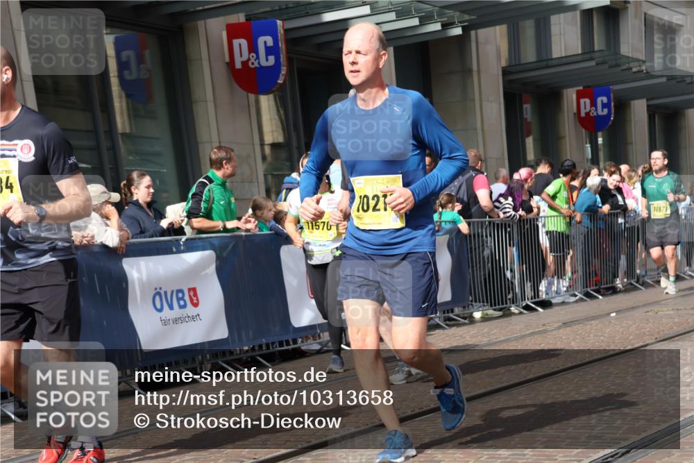 13.09.2026 - 21. swb-Marathon Bremen Strokosch-Dieckow http://msf.ph/oto/10313658 13.09.2026 10:56:15 Ziel 10184, 10211, 10240, 10322, 10356, 10372, 10486, 10540, 10675, 10721, 10771, 10824, 10844, 10888, 10936, 11064, 11069, 11256, 11317, 11349, 11407, 11474, 11601, 11795, 11844, 11855, 11871, 11911, 11996, 12543, 10246, 10298, 10322, 10365, 10443, 10670, 10690, 10699, 10949, 10957, 10960, 11219, 11280, 11570, 11693, 11782, 11790, 11972, 12061, 12452, 12476, 12484, 13565 meine-sportfotos.de