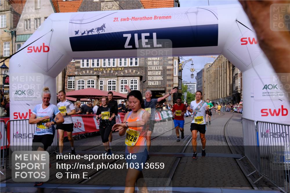 13.09.2026 - 21. swb-Marathon Bremen Tim E. http://msf.ph/oto/10313659 13.09.2026 10:54:46 Ziel 10067, 10146, 10359, 10410, 10503, 10577, 10631, 10749, 10765, 10837, 10884, 11039, 11099, 11118, 11389, 11593, 12038, 12265, 12328, 12467 meine-sportfotos.de