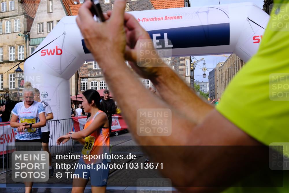 13.09.2026 - 21. swb-Marathon Bremen Tim E. http://msf.ph/oto/10313671 13.09.2026 10:54:46 Ziel 10067, 10146, 10359, 10410, 10503, 10577, 10631, 10749, 10765, 10837, 10884, 11039, 11099, 11118, 11389, 11593, 12038, 12265, 12328, 12467 meine-sportfotos.de