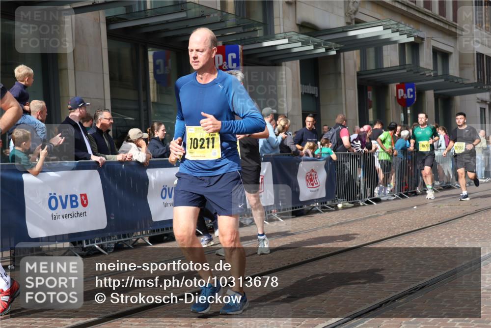 13.09.2026 - 21. swb-Marathon Bremen Strokosch-Dieckow http://msf.ph/oto/10313678 13.09.2026 10:56:16 Ziel 10184, 10211, 10240, 10356, 10372, 10486, 10540, 10675, 10721, 10771, 10824, 10844, 10888, 10936, 11064, 11069, 11256, 11317, 11349, 11407, 11474, 11601, 11795, 11844, 11855, 11871, 11911, 11996, 12543, 10184, 10211, 10246, 10298, 10322, 10365, 10443, 10670, 10690, 10699, 10949, 10957, 10960, 11219, 11280, 11570, 11693, 11782, 11790, 11972, 12061, 12452, 12476, 12484, 13565 meine-sportfotos.de