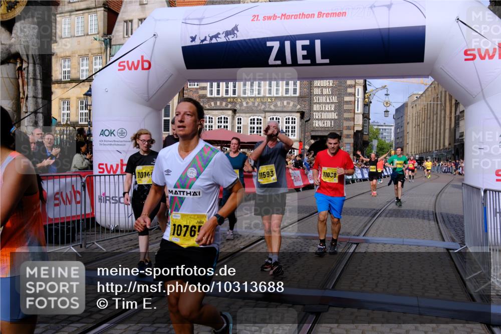 13.09.2026 - 21. swb-Marathon Bremen Tim E. http://msf.ph/oto/10313688 13.09.2026 10:54:47 Ziel 10067, 10146, 10359, 10410, 10503, 10577, 10631, 10704, 10749, 10765, 10837, 10884, 11039, 11099, 11118, 11389, 11593, 12038, 12265, 12328, 12467 meine-sportfotos.de