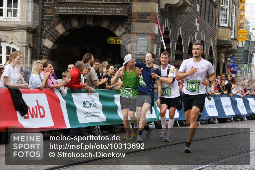 13.09.2026 - 21. swb-Marathon Bremen Strokosch-Dieckow http://msf.ph/oto/10313692 13.09.2026 13:05:24 Ziel 1336, 1822, 2297, 3196, 4729, 6708, 7102, 9495, 1301, 1562, 3242, 3271, 5199, 5725, 6579, 7141 meine-sportfotos.de