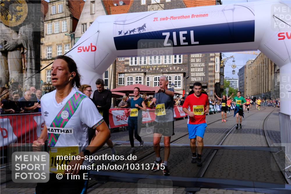 13.09.2026 - 21. swb-Marathon Bremen Tim E. http://msf.ph/oto/10313715 13.09.2026 10:54:48 Ziel 10067, 10146, 10410, 10503, 10577, 10631, 10704, 10749, 10765, 10837, 10884, 11039, 11099, 11389, 11593, 12038, 12265, 12328, 12467, 13526 meine-sportfotos.de