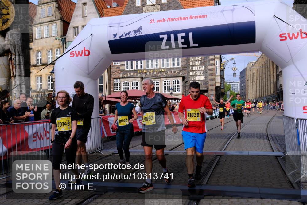 13.09.2026 - 21. swb-Marathon Bremen Tim E. http://msf.ph/oto/10313741 13.09.2026 10:54:48 Ziel 10067, 10146, 10410, 10503, 10577, 10631, 10704, 10749, 10765, 10837, 10884, 11039, 11099, 11389, 11593, 12038, 12265, 12328, 12467, 13526 meine-sportfotos.de