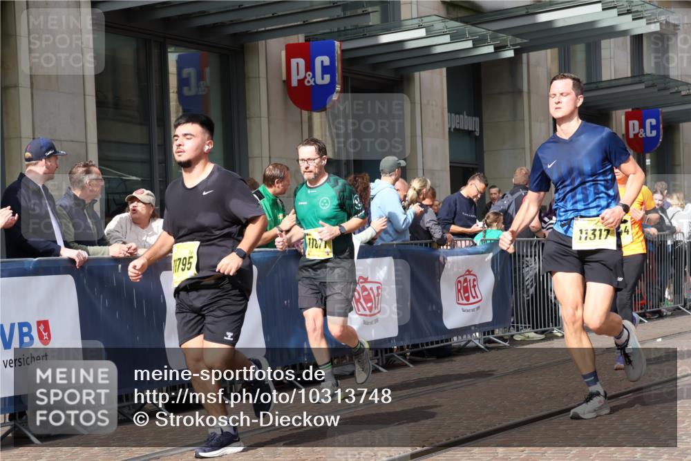 13.09.2026 - 21. swb-Marathon Bremen Strokosch-Dieckow http://msf.ph/oto/10313748 13.09.2026 10:56:19 Ziel 10240, 10356, 10372, 10486, 10540, 10675, 10721, 10771, 10824, 10844, 10888, 10936, 11064, 11069, 11256, 11349, 11407, 11474, 11601, 11795, 11844, 11855, 11871, 11872, 11911, 11996, 12434, 12543, 10184, 10211, 10246, 10298, 10322, 10365, 10443, 10670, 10699, 10949, 10957, 10960, 11219, 11280, 11317, 11570, 11693, 11782, 11790, 12061, 12452, 12476, 13565 meine-sportfotos.de