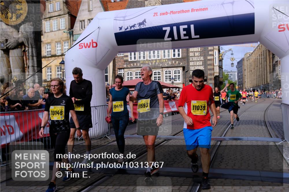13.09.2026 - 21. swb-Marathon Bremen Tim E. http://msf.ph/oto/10313767 13.09.2026 10:54:49 Ziel 10067, 10146, 10410, 10503, 10608, 10631, 10704, 10765, 10837, 10884, 11039, 11389, 11593, 11874, 12038, 12265, 12328, 12467, 12519, 13526 meine-sportfotos.de