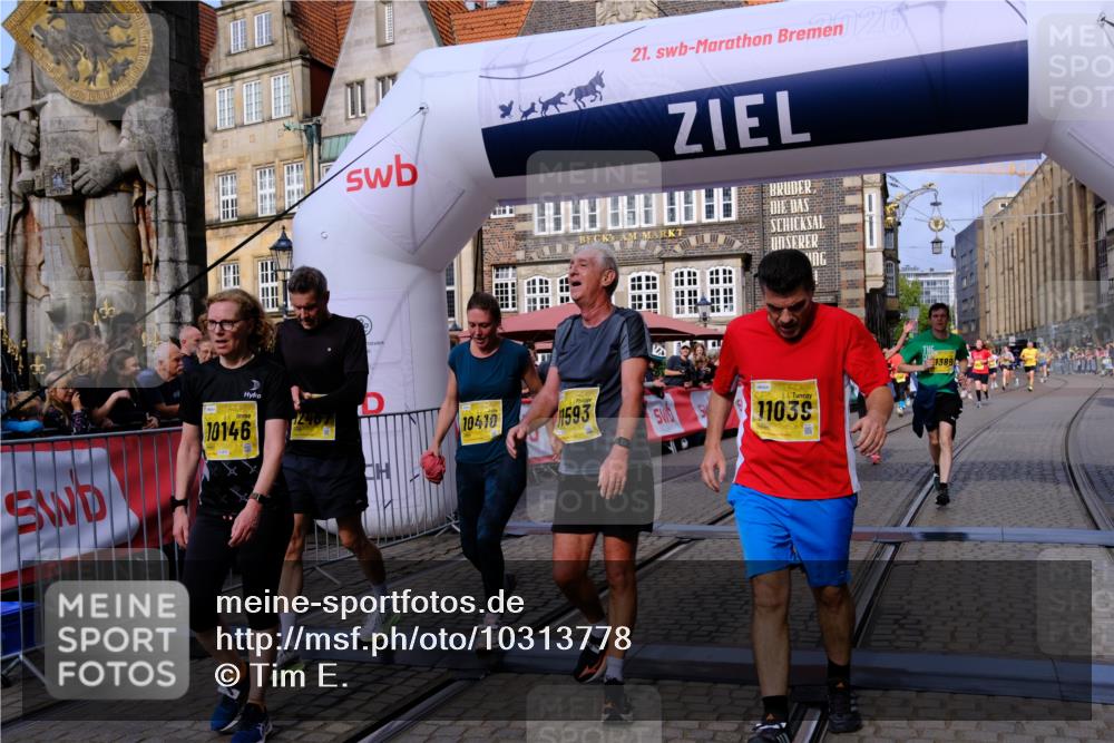 13.09.2026 - 21. swb-Marathon Bremen Tim E. http://msf.ph/oto/10313778 13.09.2026 10:54:49 Ziel 10067, 10146, 10410, 10503, 10608, 10631, 10704, 10765, 10837, 10884, 11039, 11389, 11593, 11874, 12038, 12265, 12328, 12467, 12519, 13526 meine-sportfotos.de