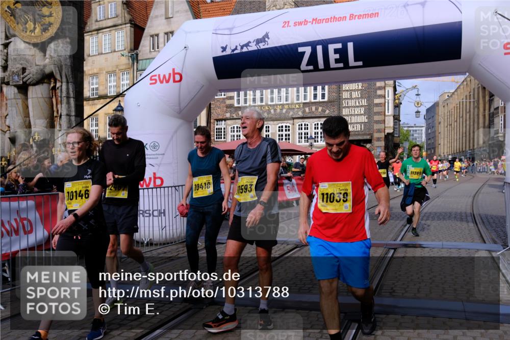 13.09.2026 - 21. swb-Marathon Bremen Tim E. http://msf.ph/oto/10313788 13.09.2026 10:54:49 Ziel 10067, 10146, 10410, 10503, 10608, 10631, 10704, 10765, 10837, 10884, 11039, 11389, 11593, 11874, 12038, 12265, 12328, 12467, 12519, 13526 meine-sportfotos.de