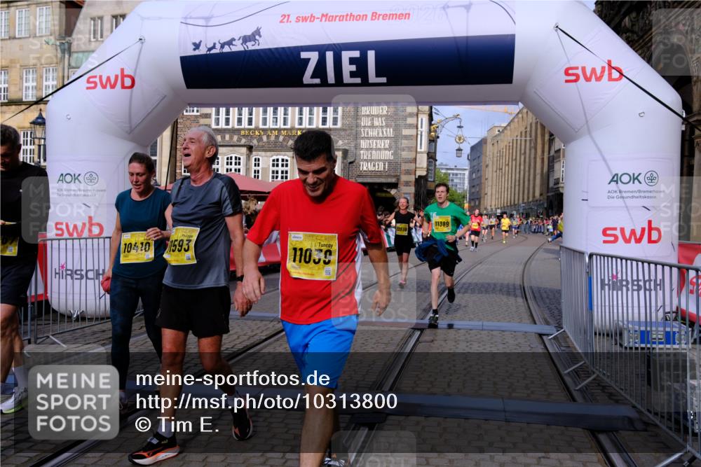 13.09.2026 - 21. swb-Marathon Bremen Tim E. http://msf.ph/oto/10313800 13.09.2026 10:54:50 Ziel 10067, 10146, 10410, 10503, 10608, 10631, 10704, 10765, 10837, 10884, 11039, 11174, 11389, 11593, 11874, 12038, 12265, 12328, 12467, 12519, 13526 meine-sportfotos.de