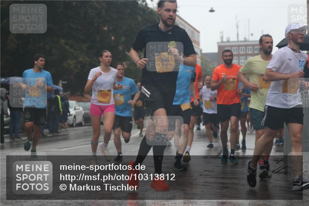 13.09.2026 - Kiel Lauf Markus Tischler http://msf.ph/oto/10313812 13.09.2026 10:41:30 Fleethörn 5414, 1290, 38, 245, 12778, 1780 meine-sportfotos.de