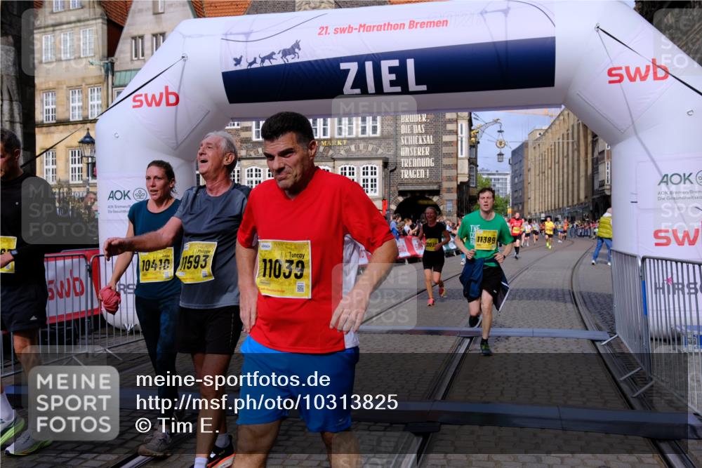 13.09.2026 - 21. swb-Marathon Bremen Tim E. http://msf.ph/oto/10313825 13.09.2026 10:54:50 Ziel 10067, 10146, 10410, 10503, 10608, 10631, 10704, 10765, 10837, 10884, 11039, 11174, 11389, 11593, 11874, 12038, 12265, 12328, 12467, 12519, 13526 meine-sportfotos.de