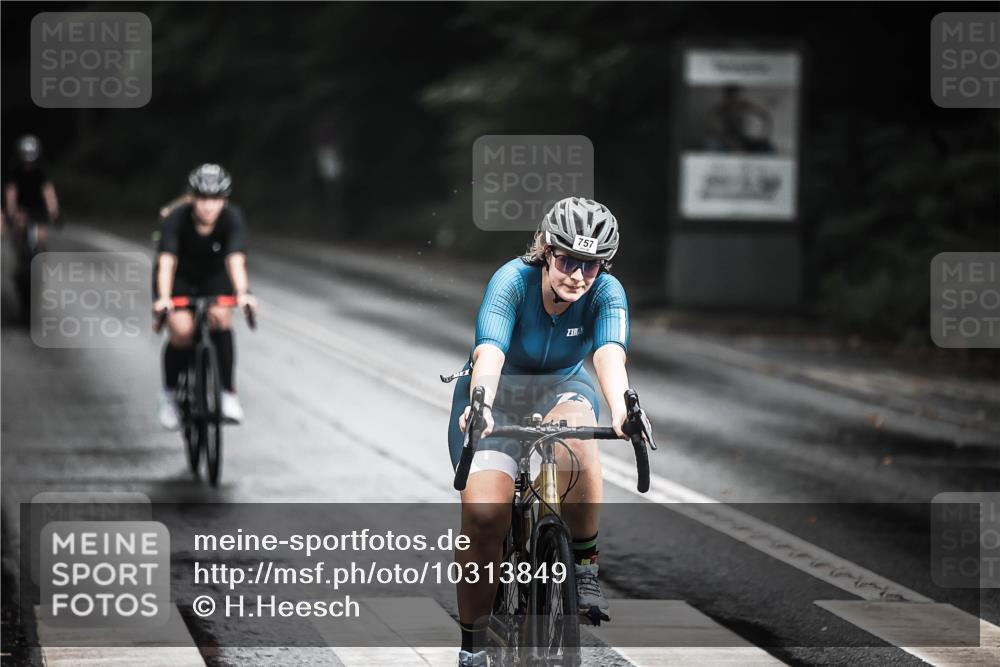 13.09.2026 - Stadtparktriathlon H.Heesch http://msf.ph/oto/10313849 13.09.2026 11:48:36 Radfahren 737, 741, 748, 757, 774, 825, 884 meine-sportfotos.de