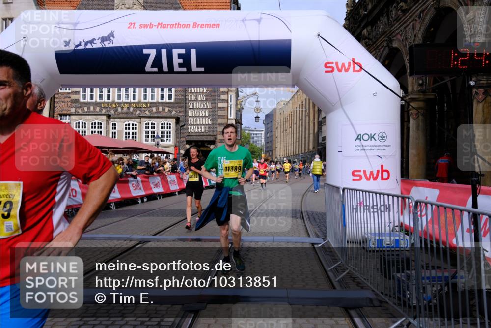 13.09.2026 - 21. swb-Marathon Bremen Tim E. http://msf.ph/oto/10313851 13.09.2026 10:54:51 Ziel 10067, 10146, 10410, 10608, 10631, 10704, 10765, 10884, 11039, 11174, 11389, 11593, 11874, 12038, 12265, 12328, 12467, 12519, 13526 meine-sportfotos.de
