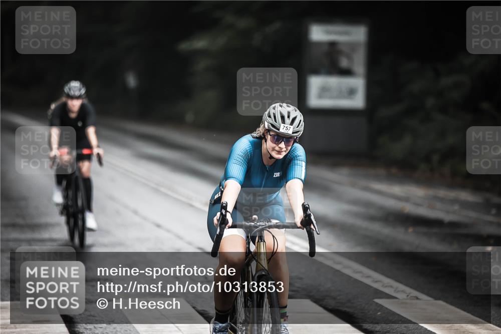 13.09.2026 - Stadtparktriathlon H.Heesch http://msf.ph/oto/10313853 13.09.2026 11:48:36 Radfahren 737, 741, 748, 757, 774, 825, 884 meine-sportfotos.de