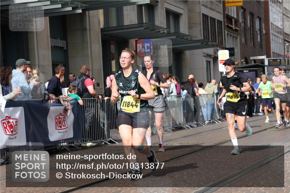 13.09.2026 - 21. swb-Marathon Bremen Strokosch-Dieckow http://msf.ph/oto/10313877 13.09.2026 10:56:22 Ziel 10240, 10356, 10372, 10486, 10540, 10675, 10721, 10771, 10824, 10888, 10936, 11064, 11069, 11349, 11407, 11474, 11601, 11844, 11855, 11871, 11872, 11911, 11996, 12284, 12434, 12543, 10184, 10211, 10246, 10298, 10322, 10365, 10443, 10670, 10675, 10699, 10844, 10949, 10957, 10960, 11219, 11256, 11280, 11317, 11570, 11693, 11782, 11790, 11795, 12452, 12476 meine-sportfotos.de