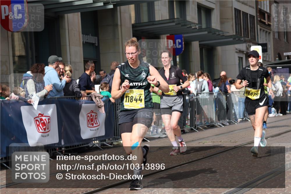 13.09.2026 - 21. swb-Marathon Bremen Strokosch-Dieckow http://msf.ph/oto/10313896 13.09.2026 10:56:22 Ziel 10240, 10356, 10372, 10486, 10540, 10675, 10721, 10771, 10824, 10888, 10936, 11064, 11069, 11349, 11407, 11474, 11601, 11844, 11855, 11871, 11872, 11911, 11996, 12284, 12434, 12543, 10184, 10211, 10246, 10298, 10322, 10365, 10443, 10670, 10675, 10699, 10844, 10949, 10957, 10960, 11219, 11256, 11280, 11317, 11570, 11693, 11782, 11790, 11795, 12452, 12476 meine-sportfotos.de