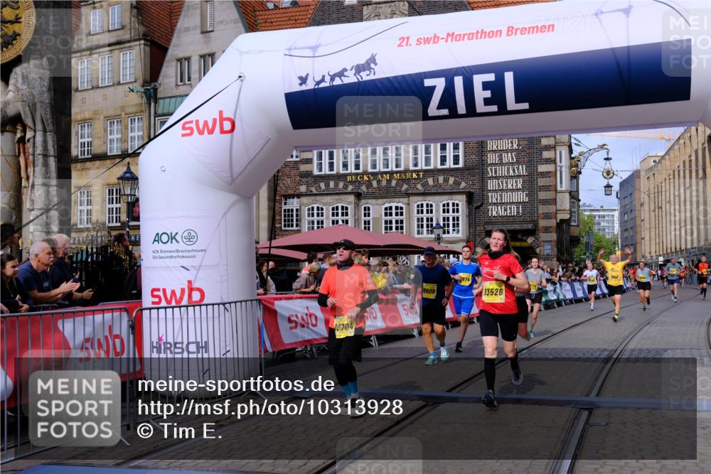 13.09.2026 - 21. swb-Marathon Bremen Tim E. http://msf.ph/oto/10313928 13.09.2026 10:54:56 Ziel 10067, 10146, 10410, 10589, 10608, 10704, 10765, 11039, 11040, 11174, 11389, 11569, 11593, 11874, 12038, 12265, 12467, 12519, 12800, 13526 meine-sportfotos.de