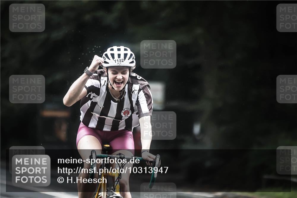 13.09.2026 - Stadtparktriathlon H.Heesch http://msf.ph/oto/10313947 13.09.2026 12:56:28 Radfahren 1156, 1164, 1192, 1202, 1208, 1275, 1366 meine-sportfotos.de