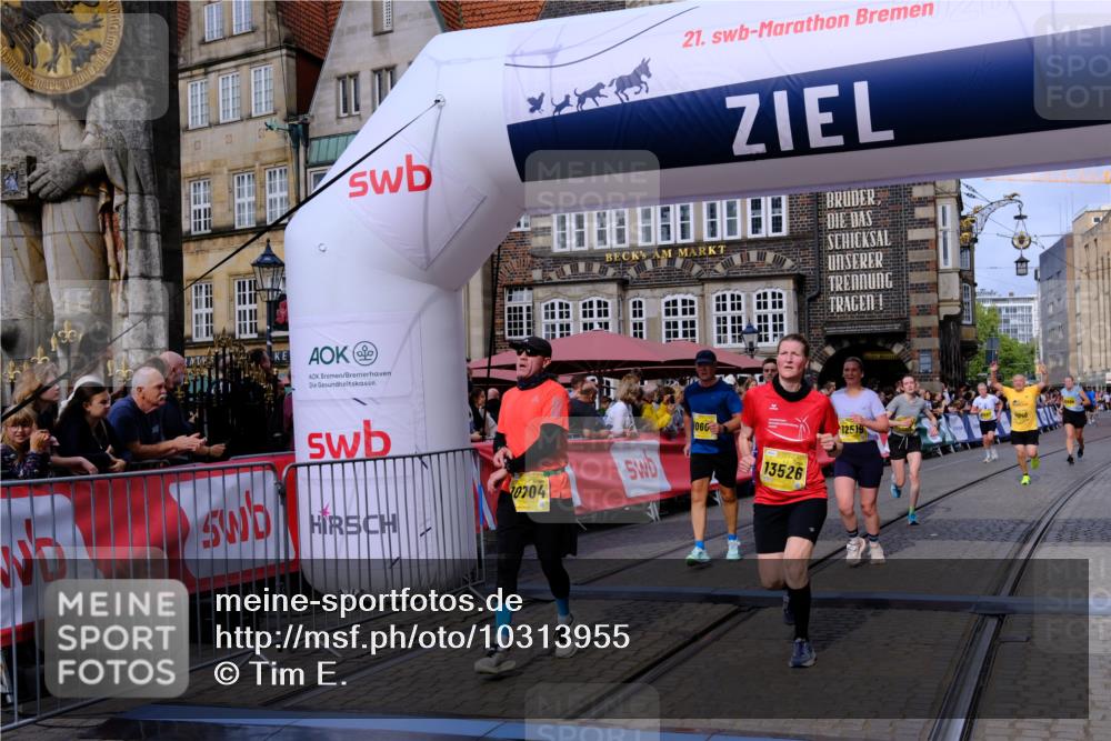 13.09.2026 - 21. swb-Marathon Bremen Tim E. http://msf.ph/oto/10313955 13.09.2026 10:54:56 Ziel 10067, 10146, 10410, 10589, 10608, 10704, 10765, 11039, 11040, 11174, 11389, 11569, 11593, 11874, 12038, 12265, 12467, 12519, 12800, 13526 meine-sportfotos.de