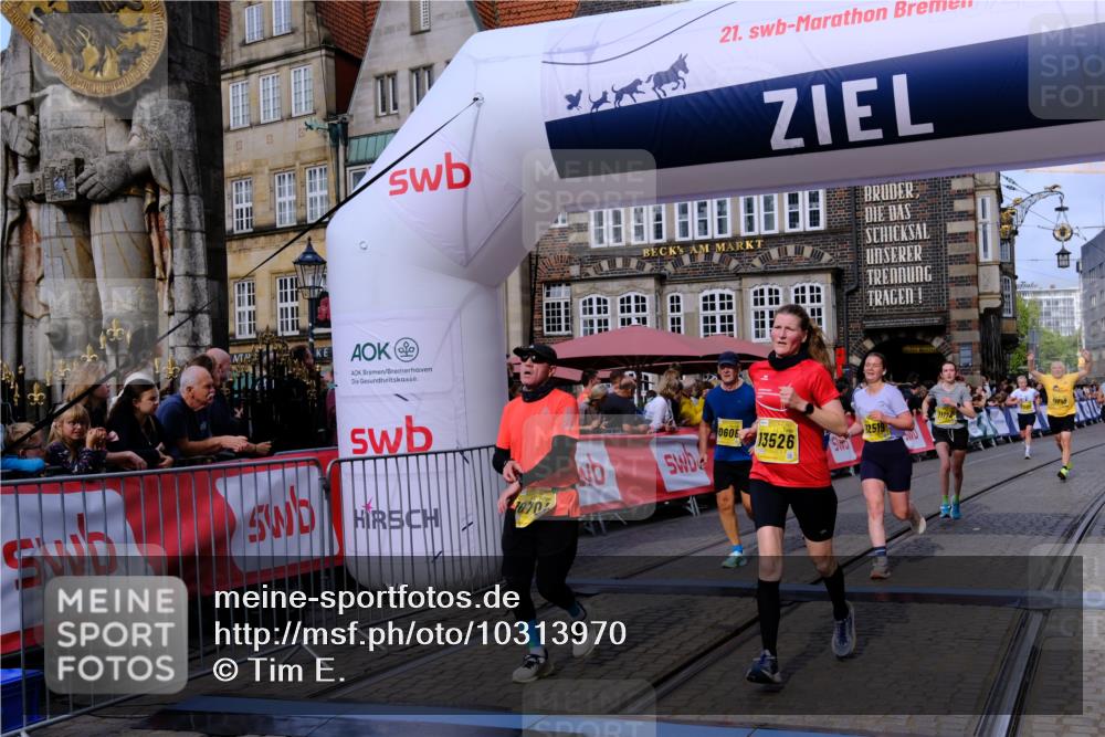 13.09.2026 - 21. swb-Marathon Bremen Tim E. http://msf.ph/oto/10313970 13.09.2026 10:54:56 Ziel 10067, 10146, 10410, 10589, 10608, 10704, 10765, 11039, 11040, 11174, 11389, 11569, 11593, 11874, 12038, 12265, 12467, 12519, 12800, 13526 meine-sportfotos.de