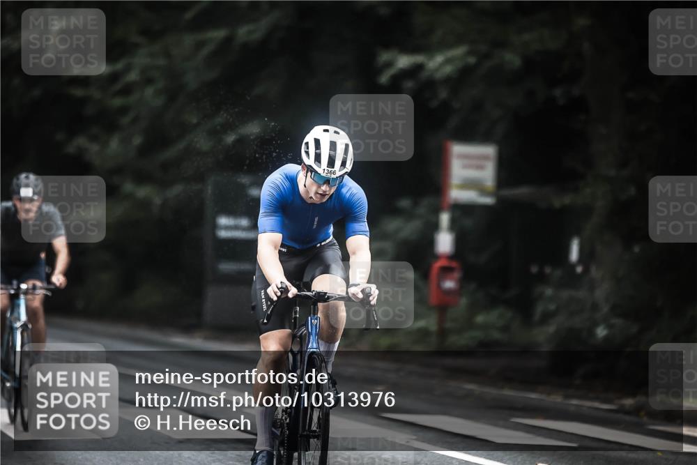 13.09.2026 - Stadtparktriathlon H.Heesch http://msf.ph/oto/10313976 13.09.2026 12:56:29 Radfahren 1156, 1164, 1192, 1202, 1208, 1275, 1366 meine-sportfotos.de