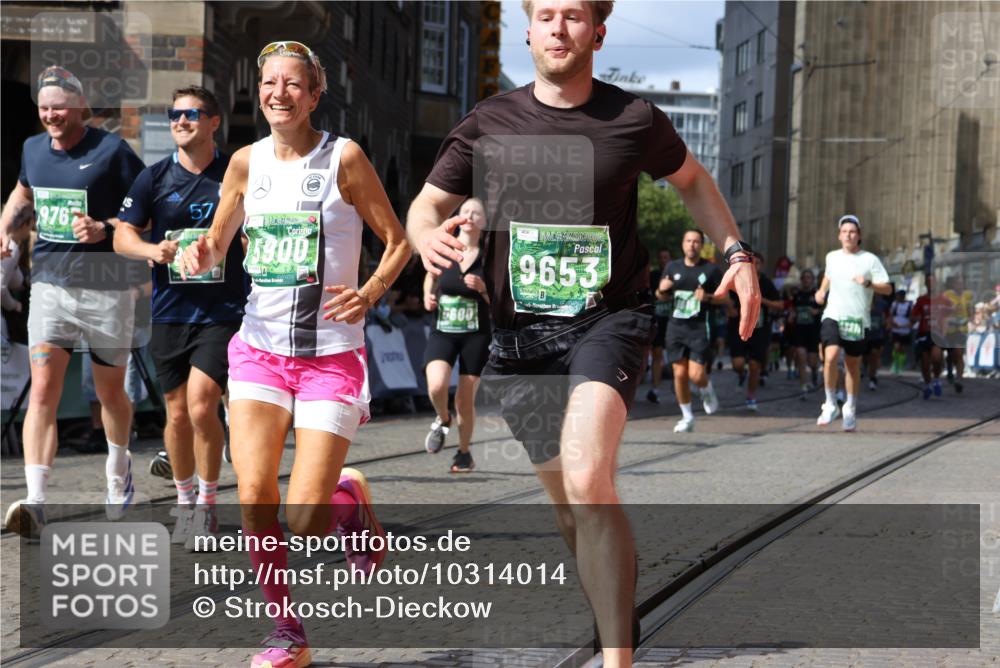 13.09.2026 - 21. swb-Marathon Bremen Strokosch-Dieckow http://msf.ph/oto/10314014 13.09.2026 13:30:49 Ziel 625, 1067, 2265, 2452, 2723, 2900, 3163, 3164, 3425, 4058, 4206, 4332, 4342, 4415, 4425, 4748, 4757, 5506, 5551, 6134, 6347, 6988, 7253, 7567, 7645, 7821, 8090, 8105, 8116, 8117, 8169, 8314, 8494, 8762, 8878, 8966, 9011, 9015, 9108, 9412, 9695, 9825, 244, 1189, 1479, 2902, 3360, 3800, 4251, 5600, 6307, 7198, 7637, 7760, 7798, 8543, 8616, 9290, 9507, 9767, 9937, 9958, 9962, 9976, 13152, 13215 meine-sportfotos.de
