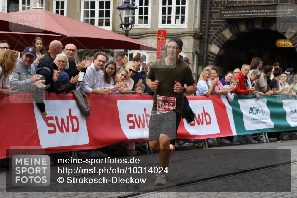 13.09.2026 - 21. swb-Marathon Bremen Strokosch-Dieckow http://msf.ph/oto/10314024 13.09.2026 13:05:36 Ziel 439, 1822, 2297, 3365, 4025, 4729, 5092, 7102, 9273, 1017, 1301, 1562, 1745, 1879, 2538, 3520, 4157, 6025, 8706, 8973, 9010 meine-sportfotos.de