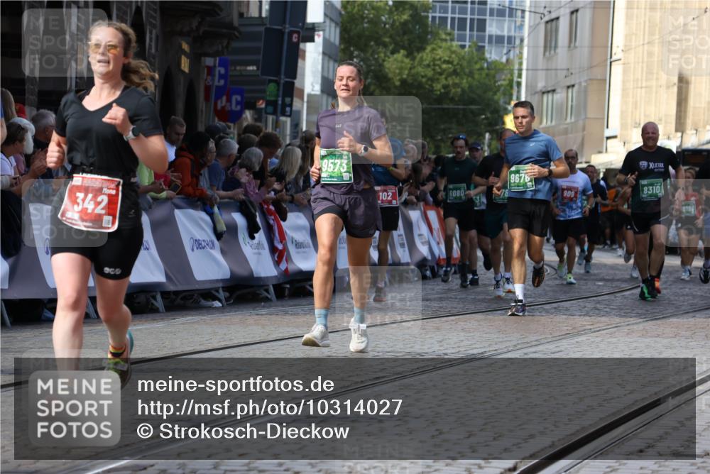 13.09.2026 - 21. swb-Marathon Bremen Strokosch-Dieckow http://msf.ph/oto/10314027 13.09.2026 13:24:20 Ziel 102, 342, 909, 1199, 2210, 2370, 2517, 2967, 3044, 3372, 4671, 5104, 5146, 5257, 5397, 5623, 6105, 6772, 7094, 7105, 7357, 7475, 7761, 8051, 8052, 8179, 10059, 10115, 13007, 13197, 13219, 789, 790, 1582, 3375, 3524, 3994, 4000, 5572, 5668, 5669, 5929, 5953, 6080, 7156, 7568, 8310, 8784, 8881, 9264, 9573, 9676, 10069, 10071 meine-sportfotos.de